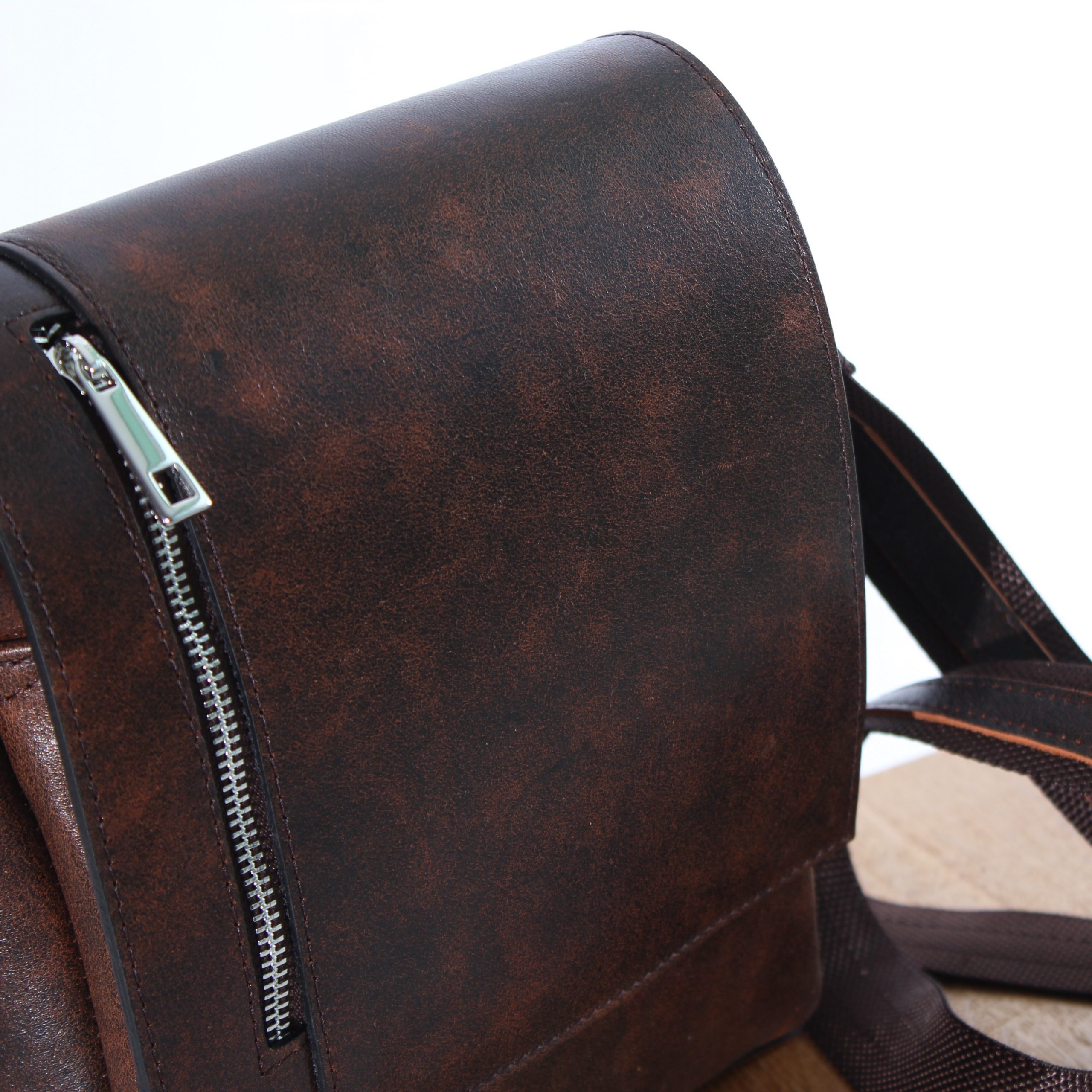 Leather shoulder bag for men Lahn - Image 2