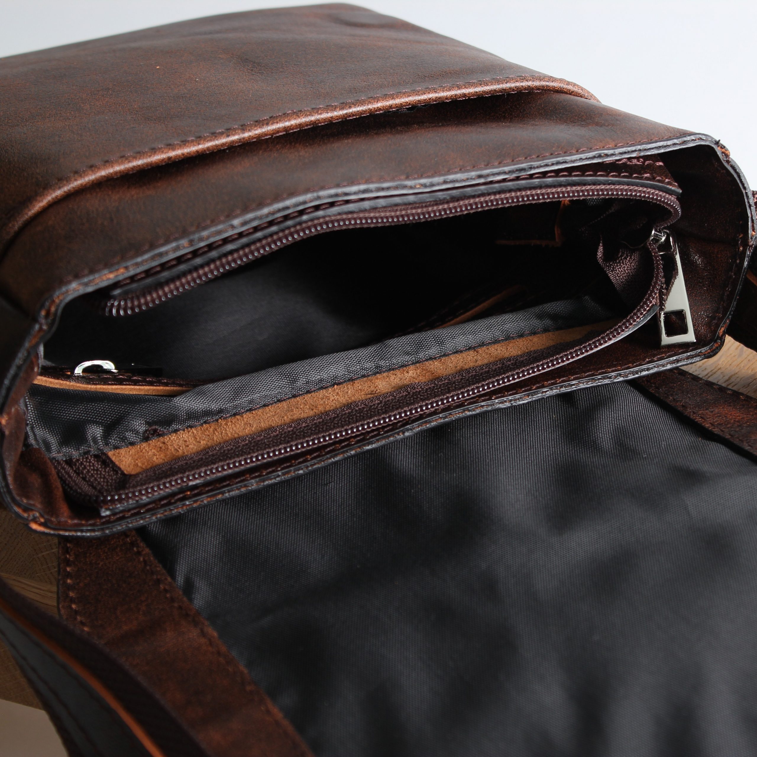 Leather shoulder bag for men Lahn - Image 3