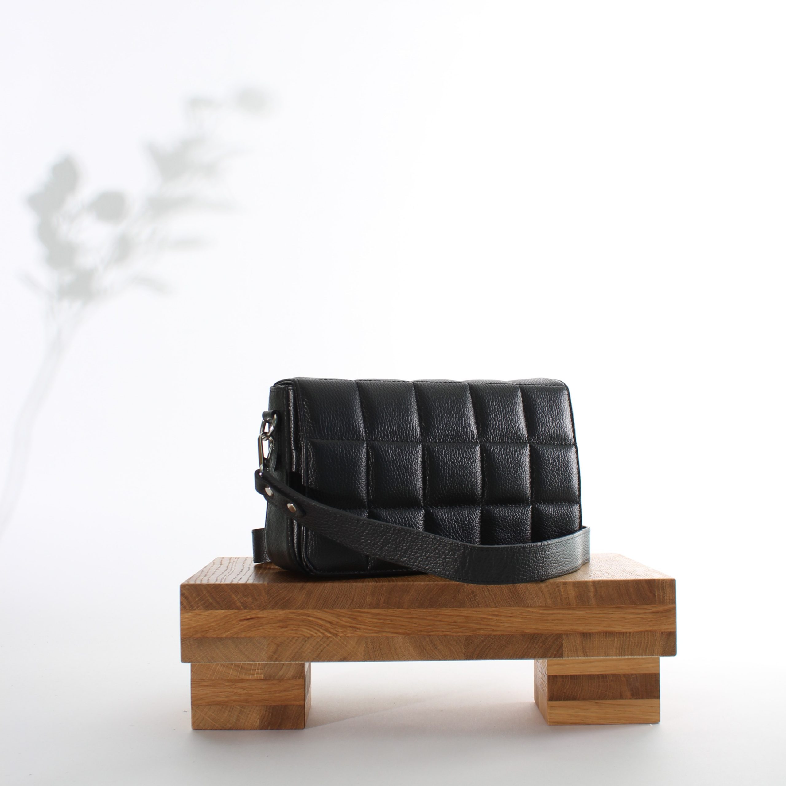 Leather handbag for women Sumatra