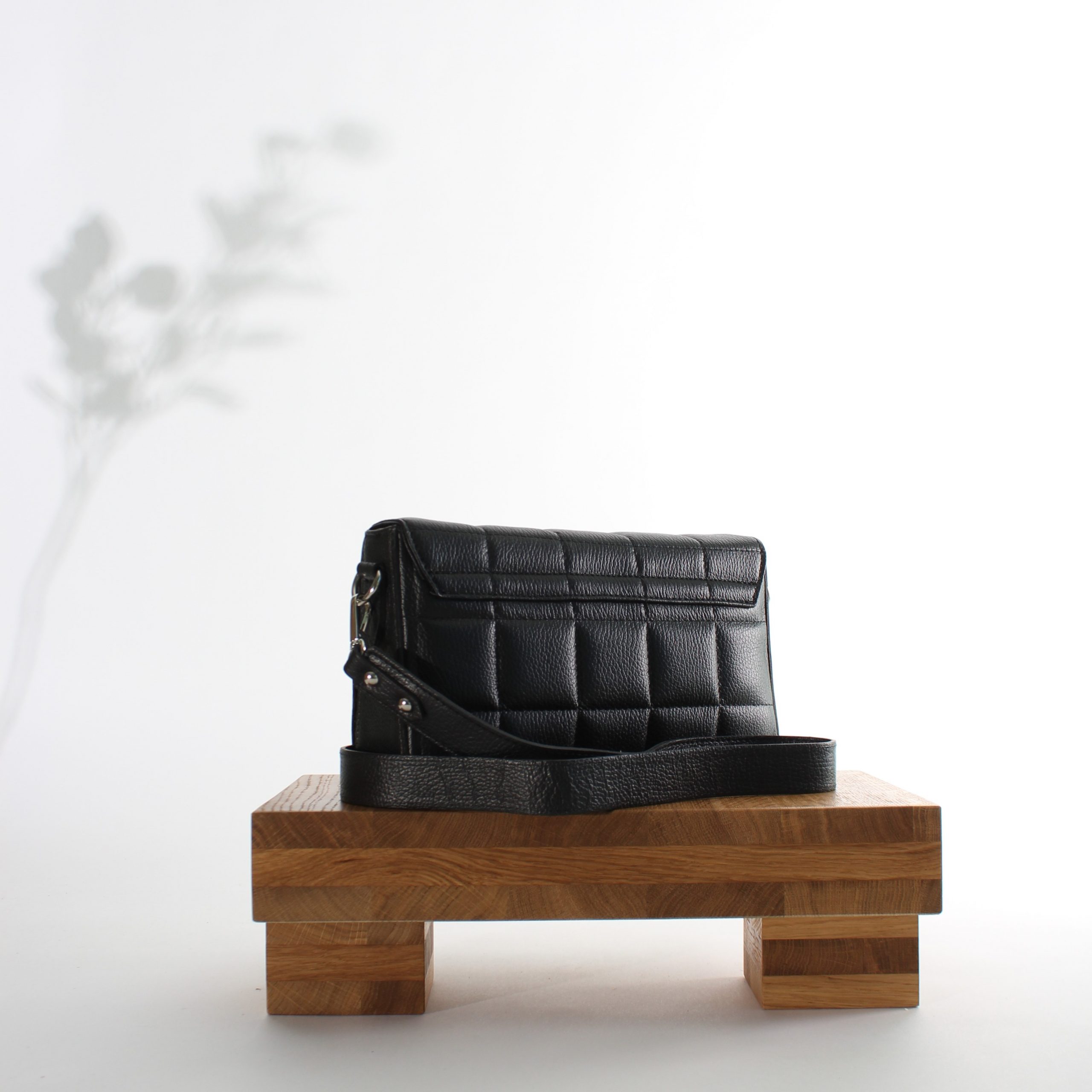 Leather handbag for women Sumatra